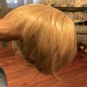 NWOT WIG SHORT FOR SMALLER HEAD BOB FLAX BLONDE HUMAN LIKE HAIR